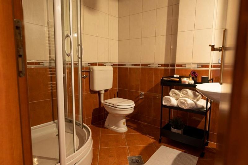 Myway Hotel Slavonski Brod Buitenkant foto