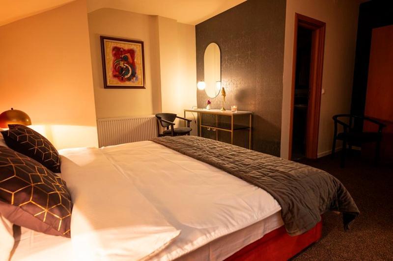 Myway Hotel Slavonski Brod Buitenkant foto