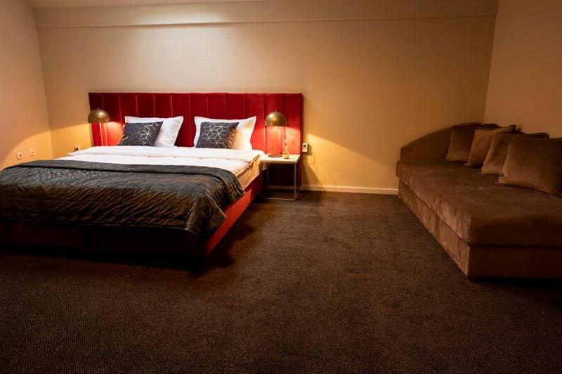 Myway Hotel Slavonski Brod Buitenkant foto