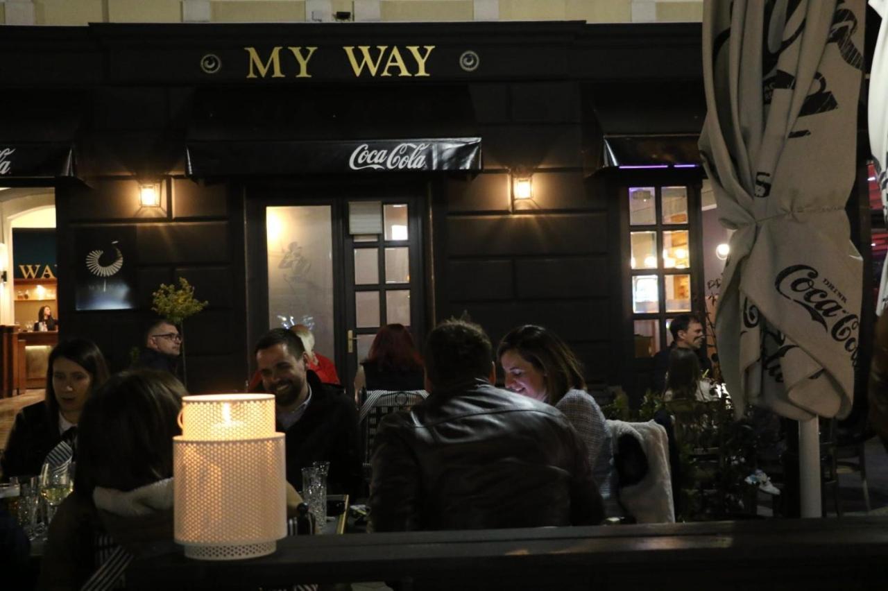 Myway Hotel Slavonski Brod Buitenkant foto